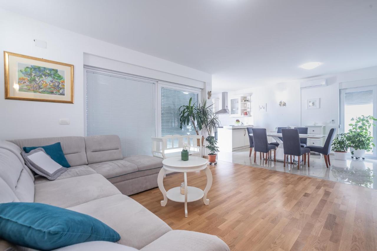 Apartments Sandrina Vrsi Zewnętrze zdjęcie
