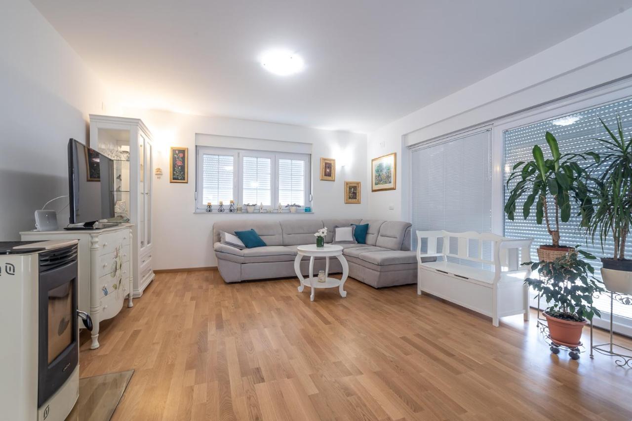 Apartments Sandrina Vrsi Zewnętrze zdjęcie